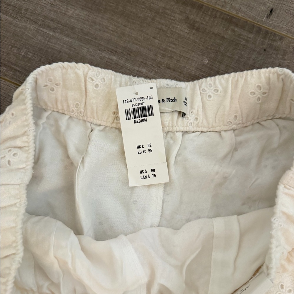 ABERCROMBIE Women's Eyelet Scallop Hem Shorts - White - Picture 3 of 3